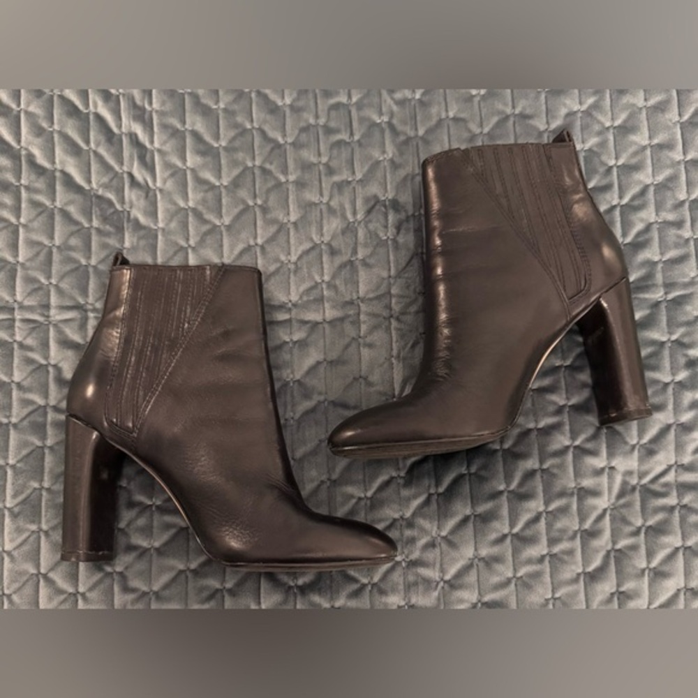 Vince Camuto Black Ankle Boots (7M)